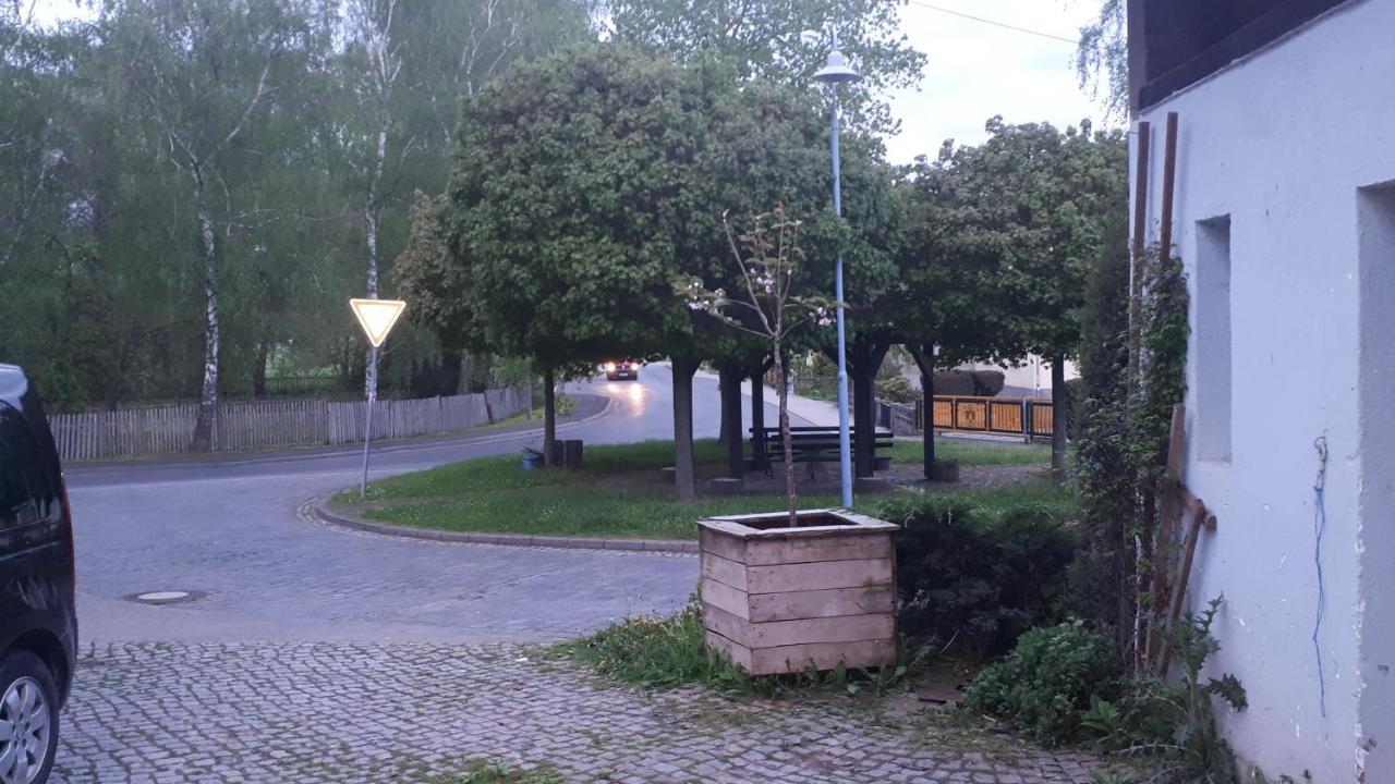 Bett im Heu auf Bauernhof Gemeinschaftsbad Schlafsäcke Hausbreitenbach Exterior foto