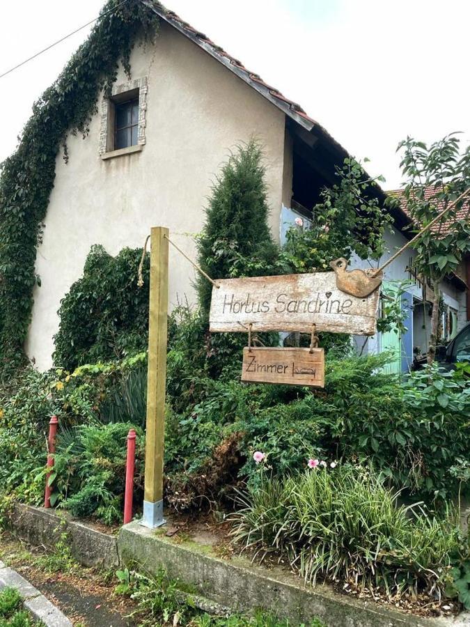Bett im Heu auf Bauernhof Gemeinschaftsbad Schlafsäcke Hausbreitenbach Exterior foto